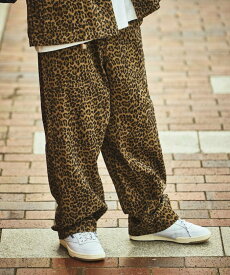 【SALE／10%OFF】FREAK'S STORE ワイドストレートシルエット 総柄プリント コーデュロイ イージーパンツ 【セットアップ対応】 25AW フリークスストア パンツ その他のパンツ【送料無料】