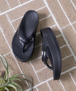 OOFOS OOFOS Oomega/�E�[���K[23cm~25cm�W�J] 2�F�W�J �t���[�N�X�X�g�A �V���[�Y�E�C �T���_�� �x�[�W�� �u���b�N�y���������z