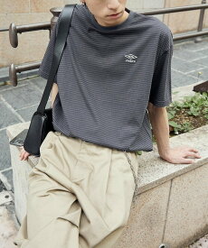 【SALE／41%OFF】UMBRO 別注 UMBRO ボーダークルーネックTシャツ/ボーダーTee/刺繍ロゴ/アンブロ/ユニセックス【限定展開】 25SS フリークスストア トップス カットソー・Tシャツ ブラック グレー