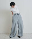 フォルムラインフレアパンツ