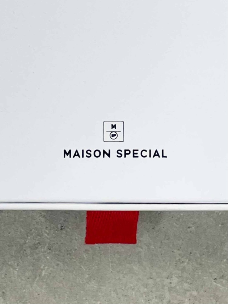 MAISON SPECIAL｜《ユニセックスアイテム》【PREMIUM GIFT BOX TEE 