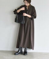 quaranciel 《一部追加予約》＜洗濯機可能＞スタンドカラー リボンタイ スキッパー ボリューム ロング ワ…