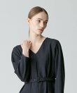 ダブルアムンゼンVネックタックワンピース
