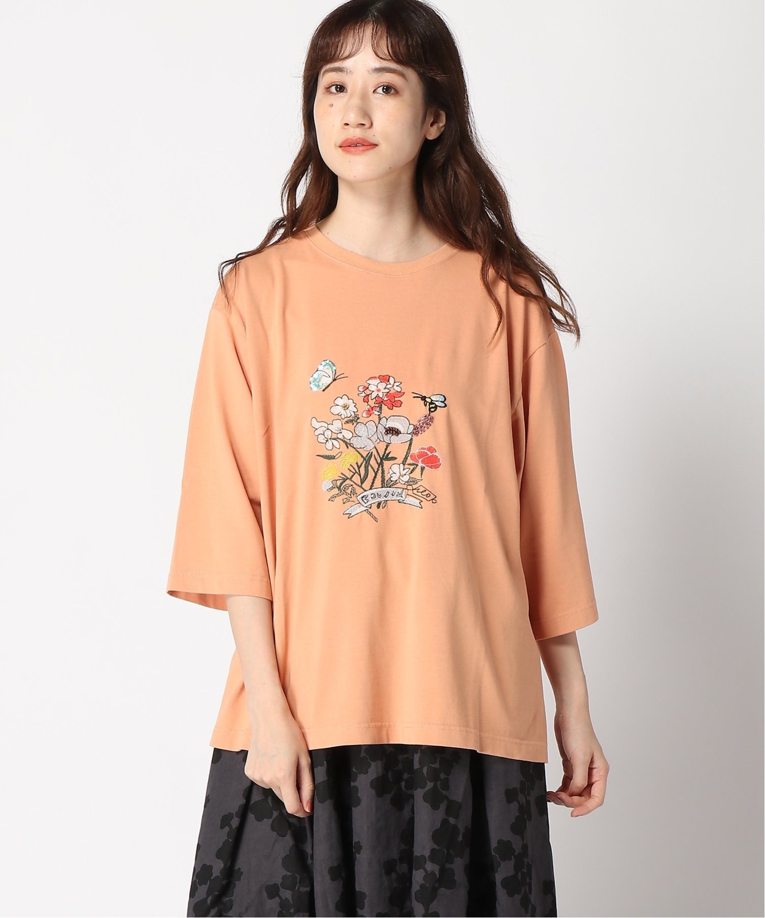 アーティストコラボ 「seasonal bouquet」ビーズ+刺繍Tシャツ