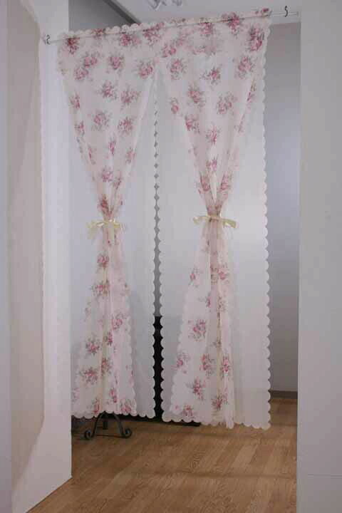 楽天市場 のれん おしゃれ ガーデンローズ 85 150cm 暖簾 ノレン Norenn 間仕切り テレワーク 目隠し お洒落 ロング スクリーン 雑貨 日除け かわいい 可愛い おすすめ ローズ バラ 薔薇 ワンルーム リビング 一人暮らし ダイニング 新生活 子供部屋 賃貸 玄関 姫系 楽天市場 のれん おしゃれ ガーデンローズ 85 150cm 暖簾 ノレン Norenn 間仕切り テレワーク 目隠し お洒落 ロング スクリーン 雑貨 日除け かわいい 可愛い おすすめ ローズ バラ 薔薇 ワンルーム リビング 一人暮らし ダイニング 新生活 子供部屋 賃貸 玄関 姫系