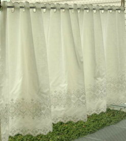 【送料無料】綿混生地に刺繍を施したシンプルなカフェカーテンです。カフェカーテン おしゃれ エンブスクエア　オフホワイト幅150cm×高さ60cm