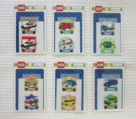 【トミカ＜TOMICA＞】光る安全ワッペン暗闇で光るアイロン接着タイプのワッペンです。入園入学/アップリケ/パトカー/救急車/消防車/働く車/特殊車両/普通車/ミキサー車/かにクレーン/ダンプカー/ホイルローダ/清掃車/道路パトロールカー/