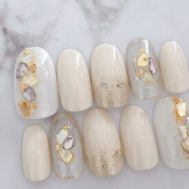 ネイルチップ つけ爪 デザイン かわいい ショート ロング シンプル 成人式 nail プレゼント 母 短い爪 小さい爪 大きい爪 ベリーショート ちび爪 結婚式 ウェディング 付け爪　ジェルネイル●アイボリークラッシュシェルストーンゴールド囲みネイル a/n