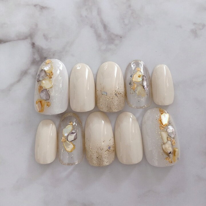 楽天市場 ネイルチップ つけ爪 デザイン かわいい ショート ロング シンプル 成人式 Nail プレゼント 母 短い爪 小さい爪 大きい爪 ベリーショート ちび爪 結婚式 ウェディング 付け爪 ジェルネイル アイボリークラッシュシェルストーンゴールド囲みネイル A N すみれ