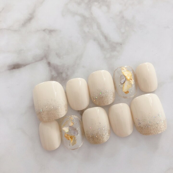 楽天市場 ネイルチップ つけ爪 デザイン かわいい ショート ロング シンプル 成人式 Nail プレゼント 母 短い爪 小さい爪 大きい爪 ベリーショート ちび爪 結婚式 ウェディング 付け爪 ジェルネイル アイボリークラッシュシェルストーンゴールド囲みネイル A N すみれ