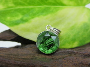 【ペンダントトップ】グリーンギベオン(鉄隕石)品質AAA2g約11×6.6mm六芒星【鑑別済み】