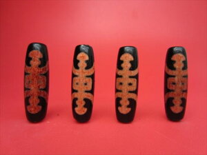 【チベット天珠】福寿天珠・赤油潤加工38×12mm【馬蹄痕】