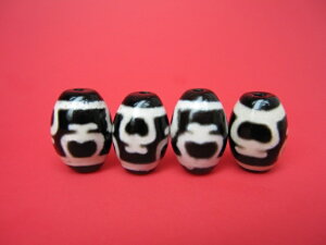 �y�`�x�b�g�V��z���r�V��������H14×��10±0.5mm
