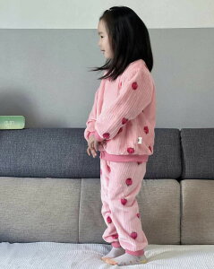 【ルームソックス1点プレゼント】キッズパジャマ もこもこ パジャマ ルームウェア 上下セット イチゴ柄 キッズ ナイトウェア 子供 女の子 冬 かわいい おしゃれ ジュニア 長袖 韓国 部屋着