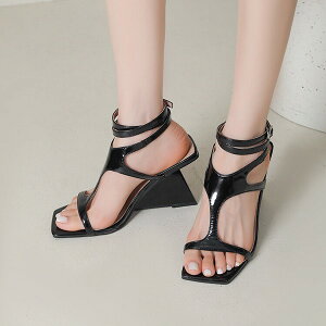 T_ 2025ẴI[vgD ZNV[ NXXgbv S[hVo[ bh p[eB[ EFfBO E[}V[Y XgW nCq[ OfBG[^[̏ fB[X