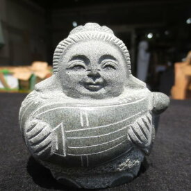 弁天様 高さ8cm 弁才天 弁財天 辨才天（べんてんさま べんざいてん） 御影石 G612手作り！ 七福神 置物 石材彫刻品 オブジェ 縁起物 青御影石 手作り～恋愛成就、学徳成就、諸芸上達、福徳施与の神様～