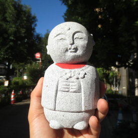 小さい お地蔵さん おじぞうさま かわいい 癒しのお地蔵さん 置物 地蔵菩薩 仏像 彫刻品 みかげ石 GZ57 送料無料！