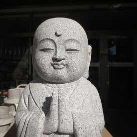 わらべ おじぞうさん 童地蔵 地蔵菩薩 お地蔵さん 癒しのおじぞうさま 石の置物 御影石 高級たたき仕上げ 送料無料