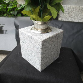 墓石 花立1個 切削仕上げ 花瓶 御影石 ステンレス 花筒 ペット墓にも 工事不要 置くだけ 御影石 送料無料！