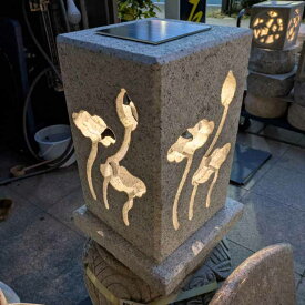 天然御影石 ランタン 灯籠 屋外 防水 ソーラーライト 25x25x45cm 太陽光 LED自動点灯 光る 玄関 庭 門扉 灯篭 灯籠 蟷螂 10時間