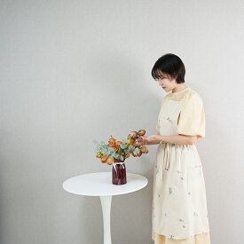 エプロン レディース 花柄刺繍 ドレスエプロン はっ水加工 ワンピースエプロン おしゃれ 綿　ふんわり 防水エプロン ポケット付きエプロン バレンタインデー レディースエプロン　母の日 プレゼント　バレンタイン