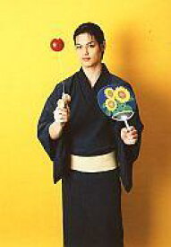 楽天市場 中古 生写真 男性 俳優 豊田裕也 大石秀一郎 膝上 黒浴衣 左手団扇 右手剣玉 背景黄色 キャラクターショット ミュージカル テニスの王子様 The Imperial Presence 氷帝 Feat 比嘉 ネットショップ駿河屋 楽天市場店