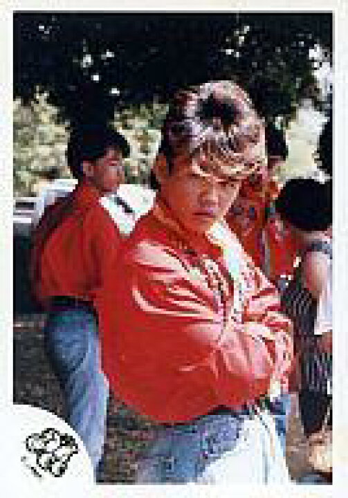 楽天市場 中古 生写真 ジャニーズ アイドル 光genji 光genji 諸星和己 衣装赤 膝上 後ろに人 公式生写真 ネットショップ駿河屋 楽天市場店