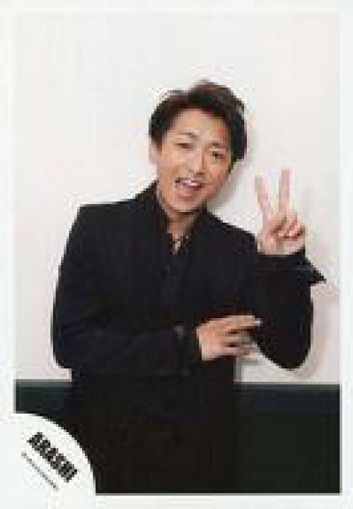 楽天市場 中古 生写真 ジャニーズ アイドル 嵐 嵐 大野智 上半身 衣装黒 左手ピース カメラ目線 笑顔 背景白 公式生写真 ネットショップ駿河屋 楽天市場店