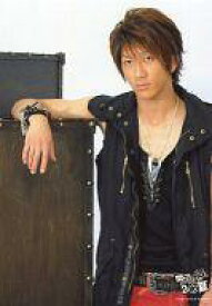 【中古】生写真(ジャニーズ)/アイドル/関西ジャニーズJr. 関西ジャニーズJr./濱田崇裕/膝上・衣装黒・赤・右腕乗せ・左向き・目線上・口閉じ・背景白/関西ジャニーズJr.＠大阪松竹座2008夏