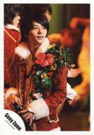 【中古】生写真(ジャニーズ)/アイドル/Sexy Zone Sexy Zone/佐藤勝利/ライブフォト・上半身・衣装赤白緑・左手マイク・目線右/公式生写真