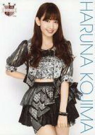 【中古】生写真(AKB48・SKE48)/アイドル/AKB48 小嶋陽菜/膝上・衣装黒・右手腰・左手下/AKB48 CAFE ＆ SHOP(カフェ＆ショップ)限定A4サイズ生写真ポスター