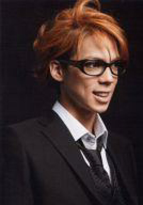 楽天市場 中古 生写真 男性 俳優 Luke C ロナルド ノックス バストアップ 衣装黒 眼鏡 目線右 キャラクターショット ミュージカル 黒執事 The Most Beautiful Death In The World 千の魂と堕ちた死神 ネットショップ駿河屋 楽天市場店