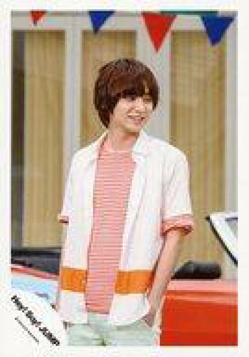 楽天市場 中古 生写真 ジャニーズ アイドル Hey Say Jump Hey Say Jump 伊野尾慧 膝上 シャツ白オレンジ インナー赤白ボーダー柄 左手ポケット 体左向き 顔右向き 背景車赤 キラキラ光れ Pv撮影オフショット 公式生写真 ネットショップ駿河屋 楽天市場店