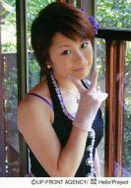 【中古】生写真(ハロプロ)/アイドル/カントリー娘。 カントリー娘。/あさみ/上半身・衣装黒・右手ピース・首傾げ・背景緑/公式生写真