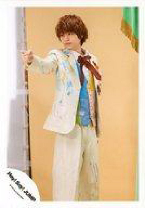楽天市場 中古 生写真 ジャニーズ アイドル Hey Say Jump Hey Say Jump 伊野尾慧 膝上 衣装クリーム色 水色ピンク黄 ネクタイ赤 体右向き 右手人差し指指し 顔左向き カーテン緑 背景ベージュ キミアトラクション Pv ジャケ写撮影オフショット 公式生