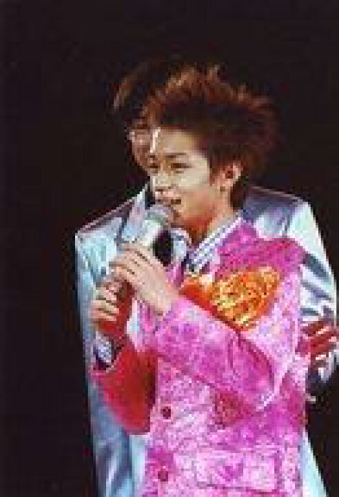 楽天市場 中古 生写真 ジャニーズ アイドル 関西ジャニーズjr 関西ジャニーズjr 錦戸亮 ライブフォト 上半身 衣装ピンク 紫 両手マイク 目線左 後ろに人 枠無し ジャニーズファミリークラブ生写真 ネットショップ駿河屋 楽天市場店