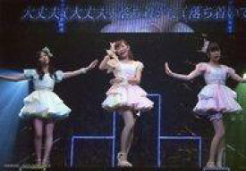 【中古】生写真(AKB48・SKE48)/アイドル/NMB48 NMB48/集合(3人)/ライブフォト・横型・全身・衣装ピンク・緑・オレンジ・両手広げ・センター渡辺・右手上げ/DVD「5 LIVE Collection 2014」特典生写真