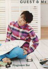 【中古】生写真(男性)/俳優 菅田将暉/座り・チェックシャツ・首傾げ/｢GUEST＆ME×菅田将暉 香りでリラックスを君に キャンペーン｣生写真