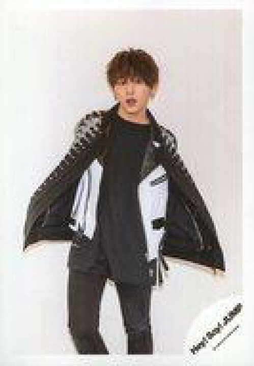 楽天市場 中古 生写真 ジャニーズ アイドル Hey Say Jump Hey Say Jump 山田涼介 膝上 衣装黒白 両手ポケット ジャケット広げる 右足やや曲げる 体正面 17 夏 コンサートパンフ グッズ撮影オフショット 公式生写真 ネットショップ駿河屋 楽天市場店