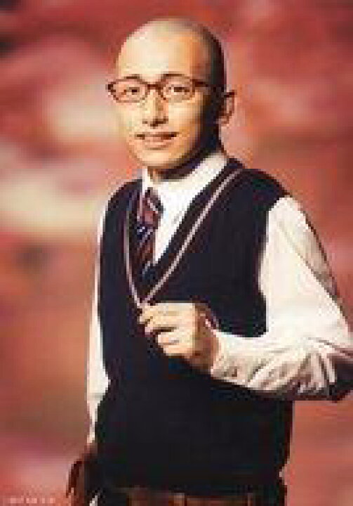 楽天市場 中古 生写真 男性 俳優 土井裕斗 三輪子猫丸 上半身 衣装黒 白 左手上げ 背景赤 キャラクターショット 舞台 青の祓魔師 島根イルミナティ篇 ブロマイド ネットショップ駿河屋 楽天市場店