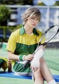 楽天市場 1日10時 14時間限定 エントリーでp最大26 5倍 中古 生写真 男性 俳優 増子敦貴 白石蔵ノ介 膝上 ユニフォーム 座り 右手ラケット キャラクターショット ミュージカル テニスの王子様 3rdシーズン 青学vs四天宝寺 生写真 ネットショップ駿河屋