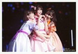 【中古】生写真(乃木坂46)/アイドル/乃木坂46 No.124：集合(3人)/ライブフォト・横型・膝上・衣装白・ピンク・オレンジ・右向き・体寄せ合い/CHOOSE 5 PHOTOS! 〜7th YEAR BIRTHDAY LIVE PHOTO Ver.〜