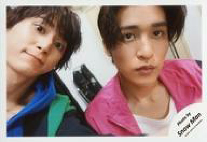 楽天市場 中古 生写真 ジャニーズ アイドル Snow Man Snow Man 目黒蓮 佐久間大介 横型 バストアップ 衣装黒 青 白 ピンク 口閉じ 佐久間カメラ目線 ジャニーズjr 8 8祭り 東京ドームから始まる セルフィー 公式生写真 ネットショップ駿河屋 楽天市場店