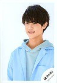 【中古】生写真(ジャニーズ)/アイドル/Lil かんさい Lil かんさい/大西風雅/バストアップ・衣装水色・両手下・左向き・背景白/「Lil かんさい FIRST LIVE 2020 NEXT STAGE」グッズオフショット/公式生写真