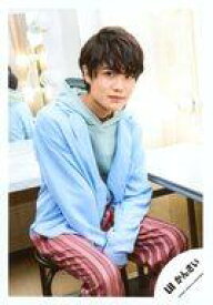 【中古】生写真(ジャニーズ)/アイドル/Lil かんさい Lil かんさい/大西風雅/膝上・座り・衣装水色・両手下・鏡/「Lil かんさい FIRST LIVE 2020 NEXT STAGE」グッズオフショット/公式生写真