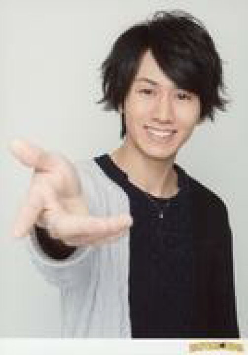 人気提案 中古 生写真 男性 俳優 太田基裕 五条颯真 バストアップ 衣装黒 右手銃 背景水色 キャラクターショット 舞台 メサイア 白銀ノ章 生写真セットb Bluedale Com Au