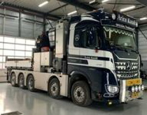 yViz~jJ[ 1/50 Arjen Kandt MERCEDES-BENZ AROCS MP5 BIG SPACE 10X4 FLAT BED DRAWBAR TRAILER - 3 AXLE WITH PALFINGER PK 165.002 TEC 7 BALLAST BOX + HITCH [01-4303]