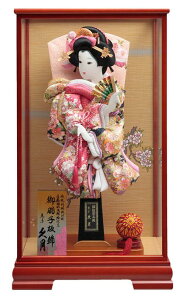価格交渉歓迎 送料無料 久月作 振袖押絵・金彩刺繍振袖・ケヤキ塗ケース・毬付き ガラスケース入り羽子板飾り〈はごいた 押し絵羽子板 振り袖 振りそで お節句祝い 羽子板飾り お正