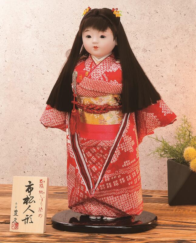 送料無料　<br><br>平安豊久作　市松人形　13号　絞り　<br><br>〈平安豊久 いちまつにんぎょう いちまさん 日本人形 和人形 和服衣装着人形 伝統人形 衣裳着人形 衣装着人形 着物人形 女の子のお人形 おにんぎょう 伝統工芸品 通販〉