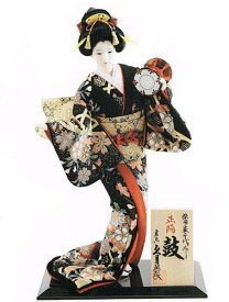 久月監製　柴田家千代作　日本人形（尾山人形）　10号　正絹　芸者　【鼓】　Japanese doll　〈人形の久月 日本の伝統品 にほんにんぎょう 和人形 伝統人形 お人形 和の置物・お飾り インテリア 日本文化 伝統工芸品 海外・外国へのお土産・プレゼント〉